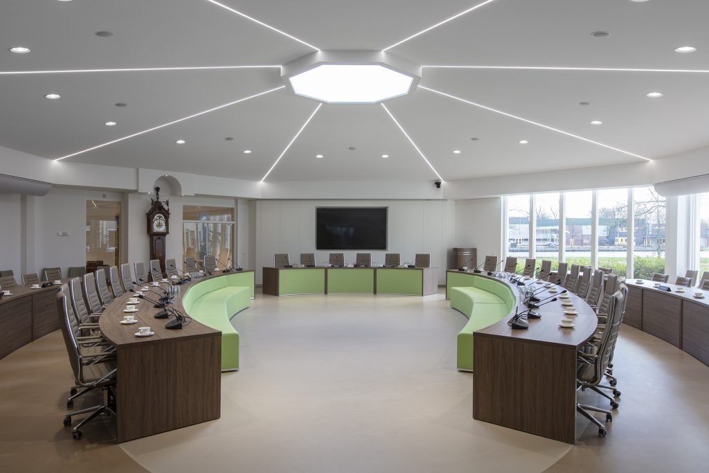 De raadzaal van Hendrik-Ido-Ambacht